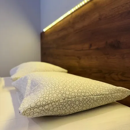 Aparthotel Restauracja Ibiza Ludwikowice Kłodzkie Exteriér fotografie