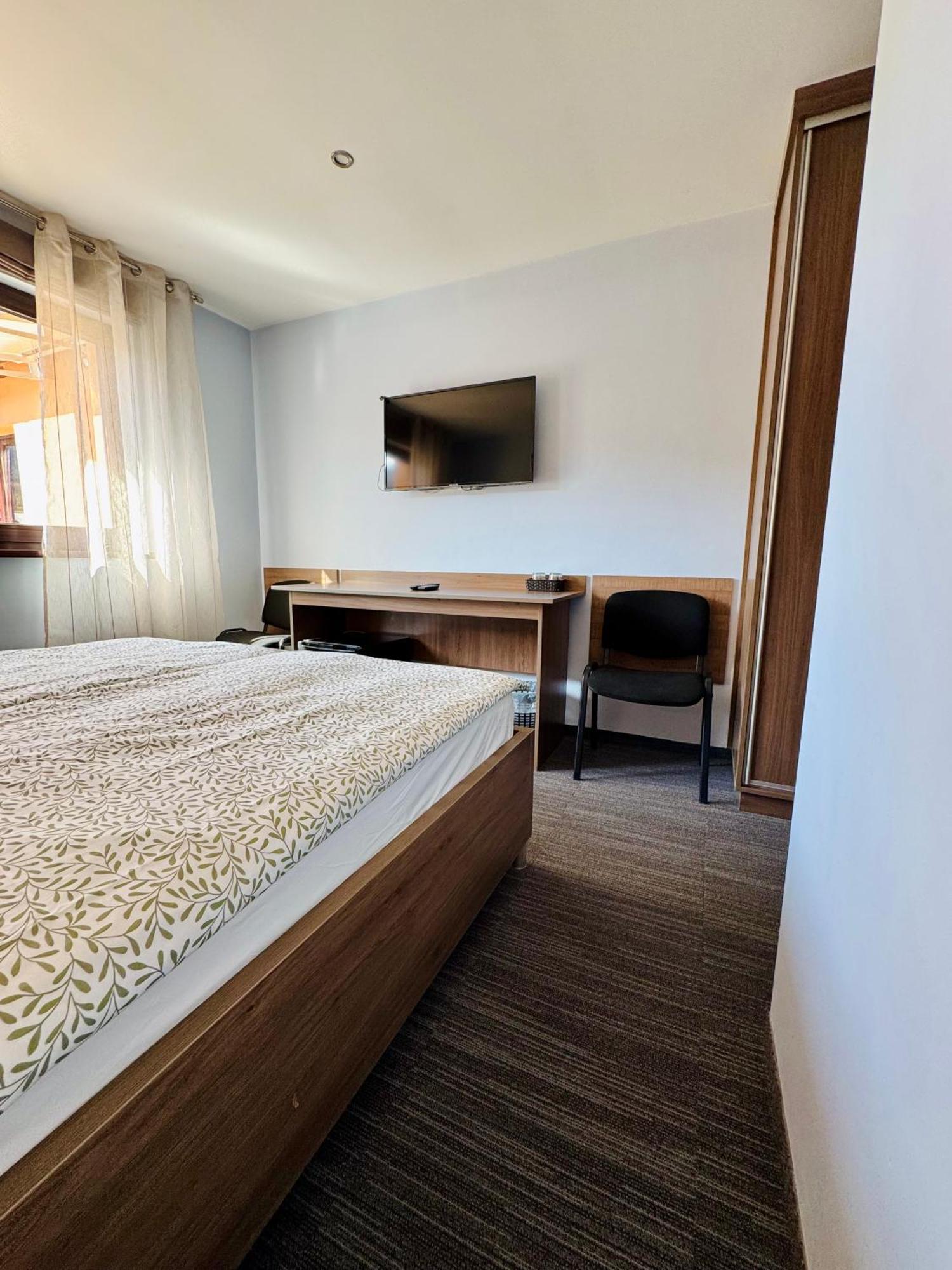 Restauracja Ibiza Hotel apartamentowy 3*
